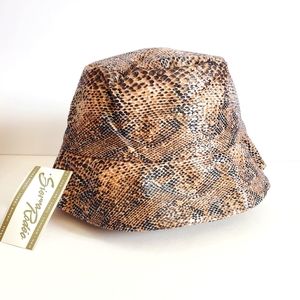 Sierra Rodeo - Snake print bucket hat - NWT